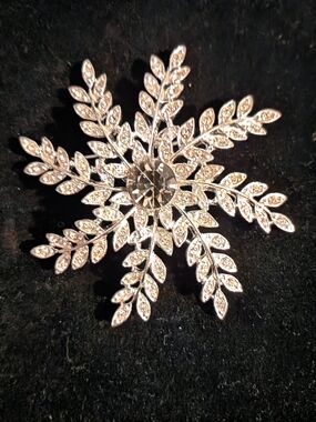 Vintage Sarah Conventry Silver Crystal Snowflake Brooch